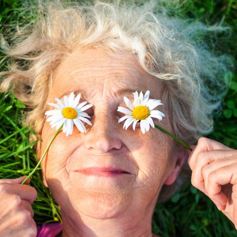 4 Healthy Skincare Habits For Aging